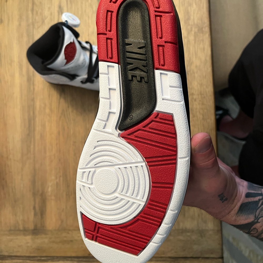 2022 Nike Air Jordan 2 Retro OG Chicago White/Varsity Red-Black DX2454 106 - Picture 4 of 6